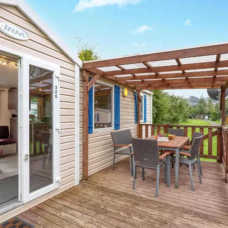 Lovely Stacaravan In Kemping