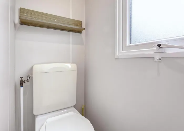 キャンプ場 Lovely Stacaravan In 3*